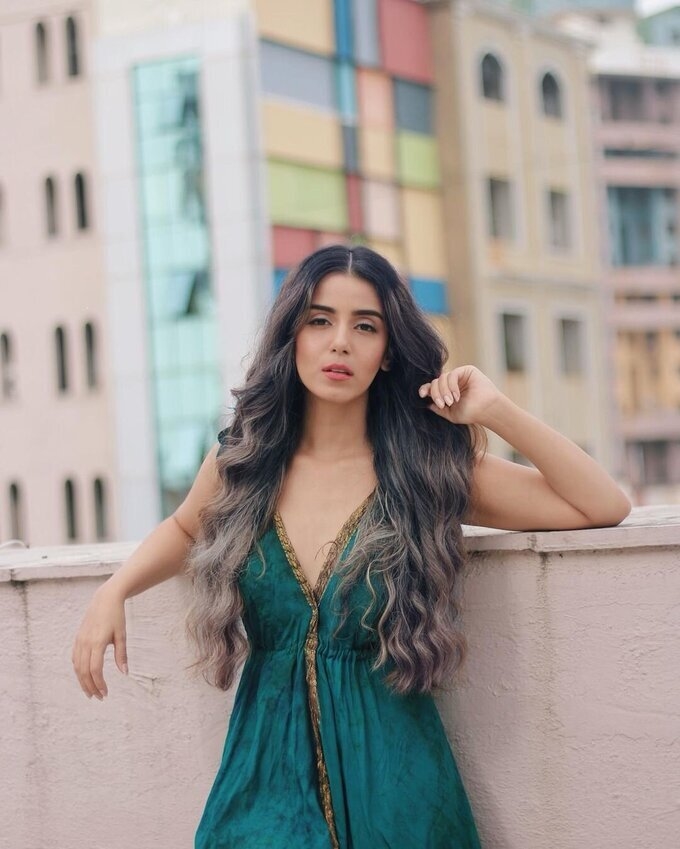 Model Srishty Rode Latest Image Collection