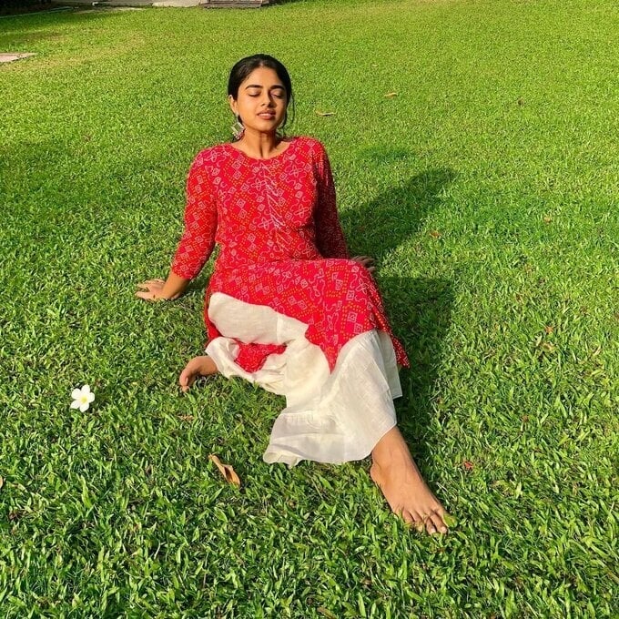 Model and Actress Siddhi Idnani Latest Images