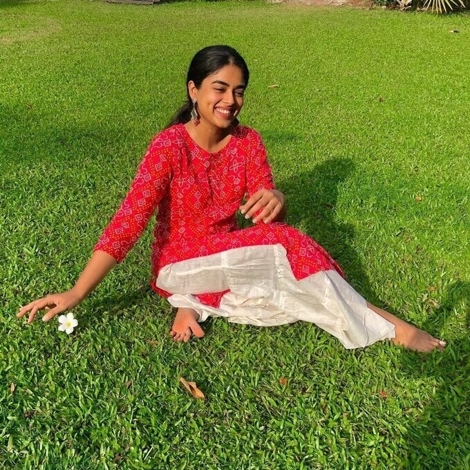 Model and Actress Siddhi Idnani Latest Images