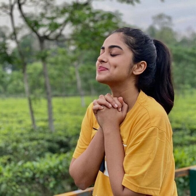 Model and Actress Siddhi Idnani Latest Images