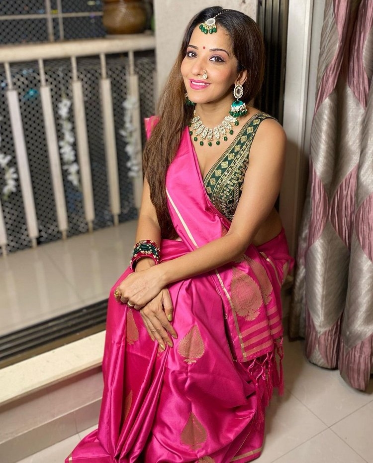 Monalisa Pics In Serial Shoot