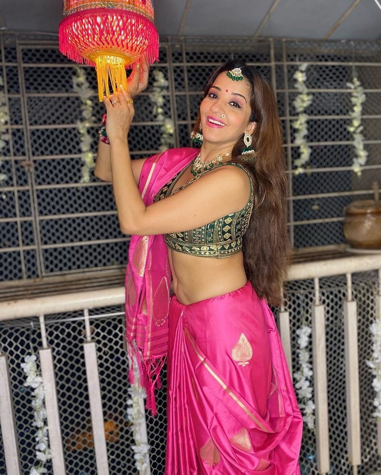 Monalisa Pics In Serial Shoot