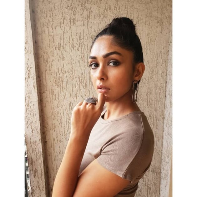 Mrunal Thakur Hot Photos Shoot