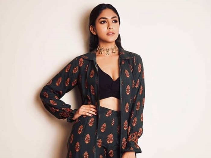 Mrunal Thakur Hot Photos Shoot