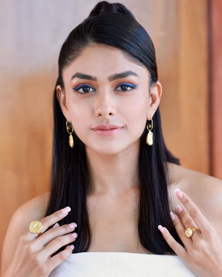 Mrunal Thakur Photos In Stylish Look