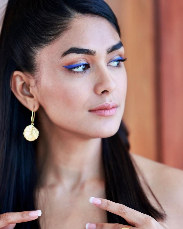 Mrunal Thakur Photos In Stylish Look