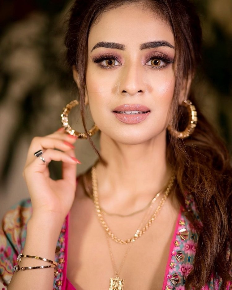 Musskan Sethi New Images Gallery