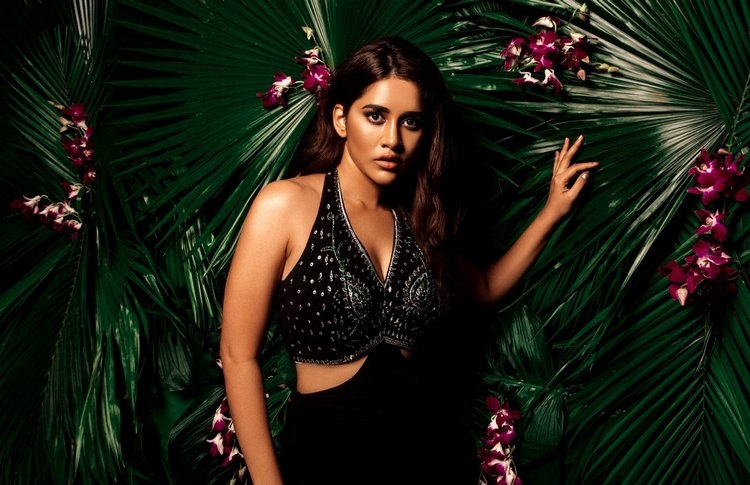 Nabha Natesh Amazing Hot Photos