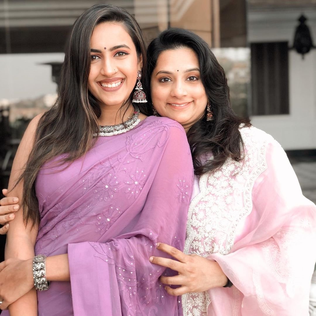Niharika Konidela New Clicks With Family