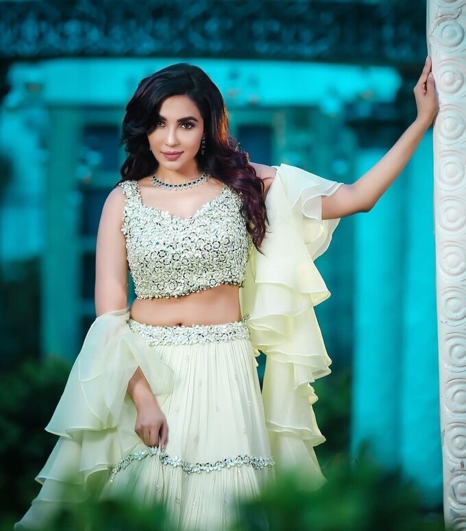 Parvati Nair Amazing Pics In New Outfit