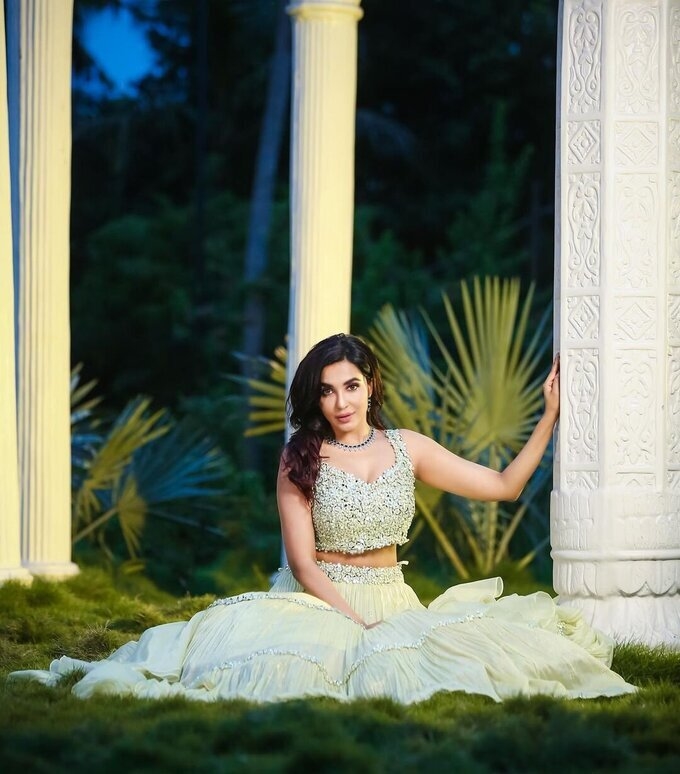 Parvati Nair Amazing Pics In New Outfit