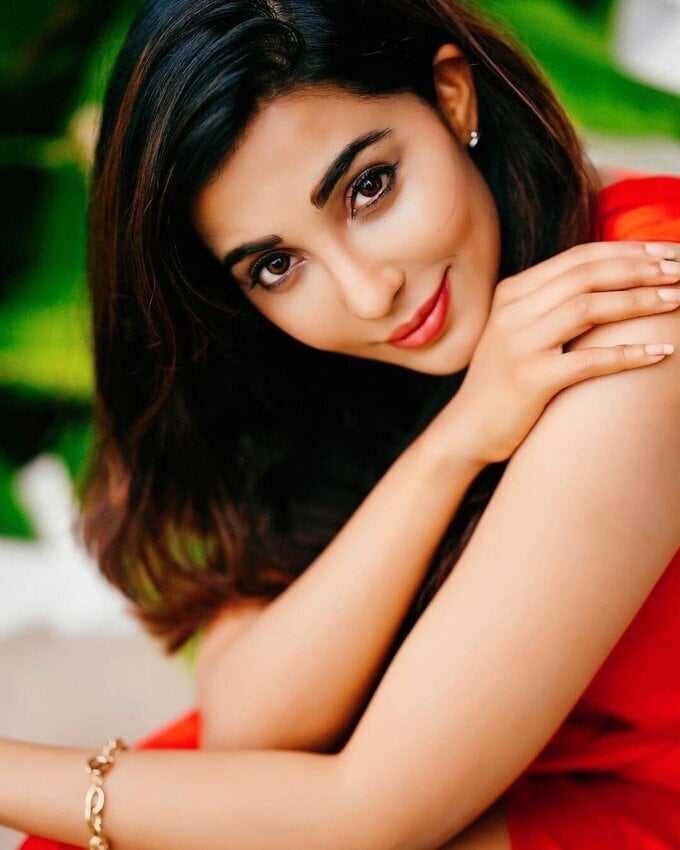 Parvati Nair New Clicks Gallery