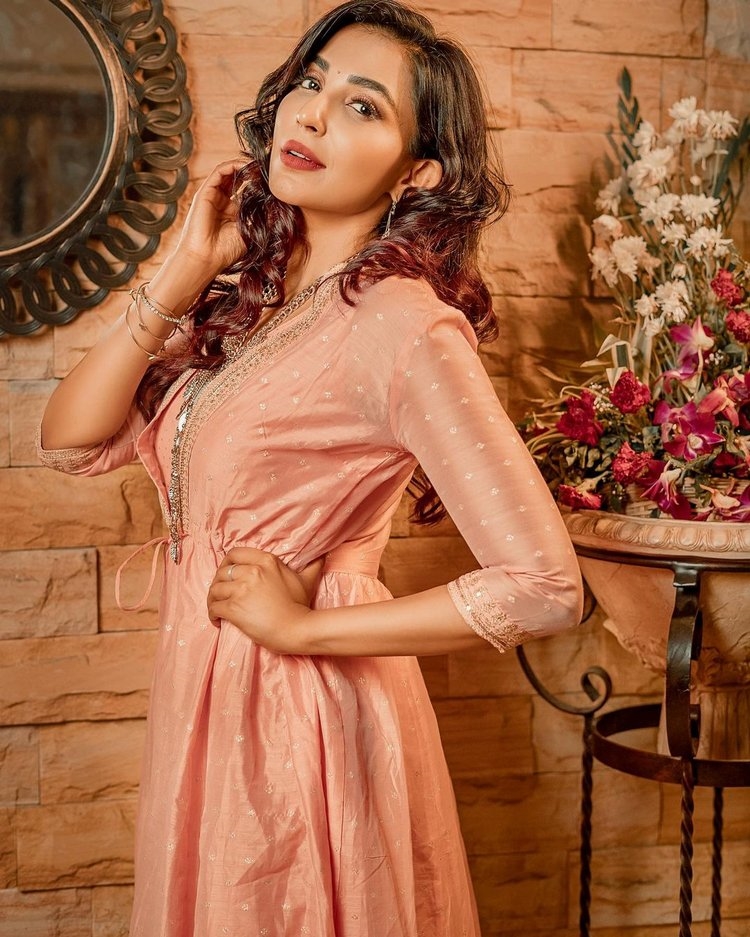 Parvati Nair Photos In Traditional Look