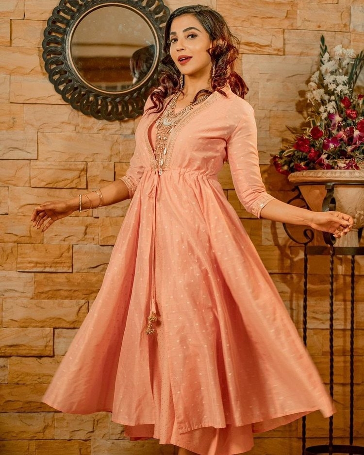 Parvati Nair Photos In Traditional Look