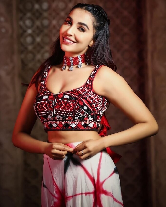 Parvati Nair Pics In Cute Looks