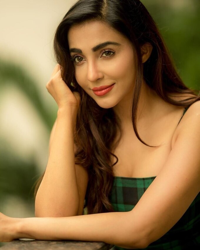 Parvati Nair Stunning New Photos