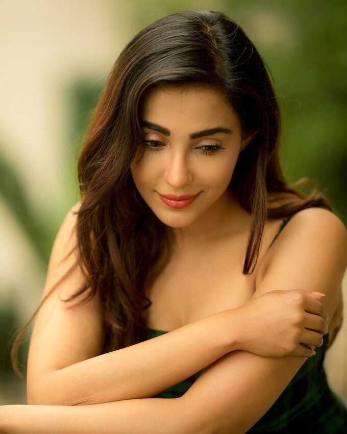 Parvati Nair Stunning New Photos