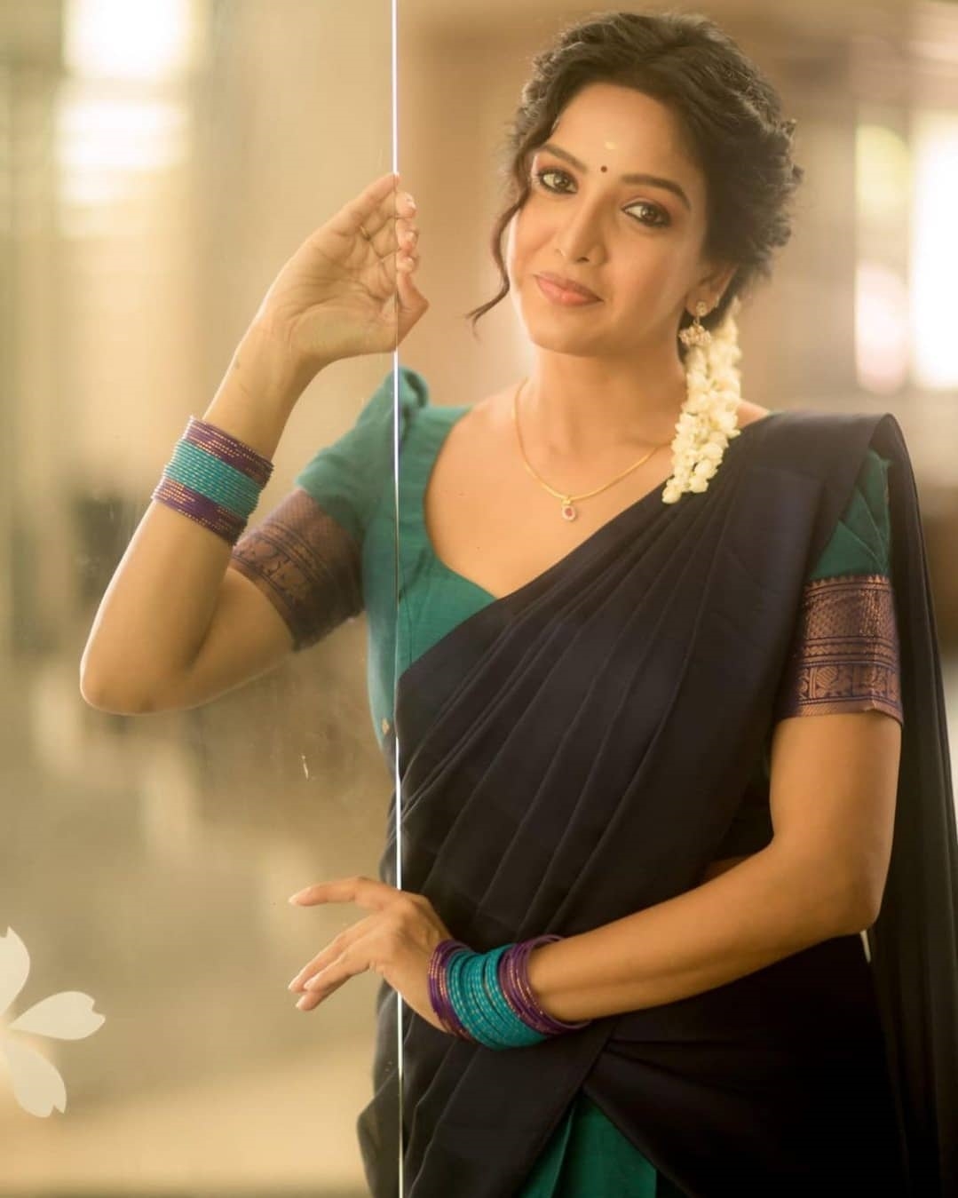 Pavani Reddy New Images Gallery And Collection