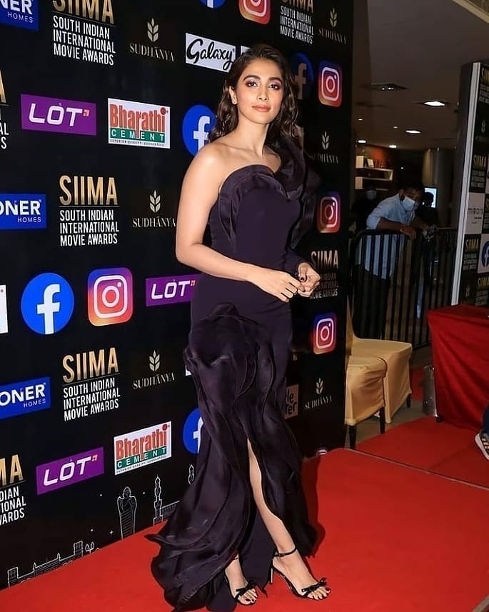 Pooja Hegde latest Photos In Award Function