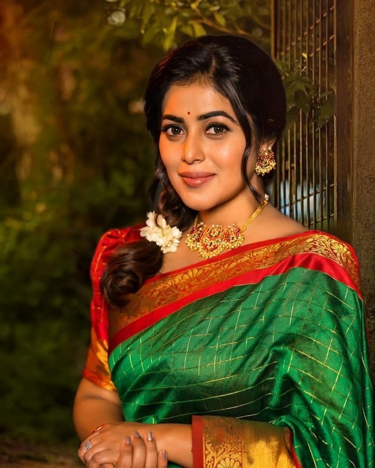 Poorna New Images In Green Saree