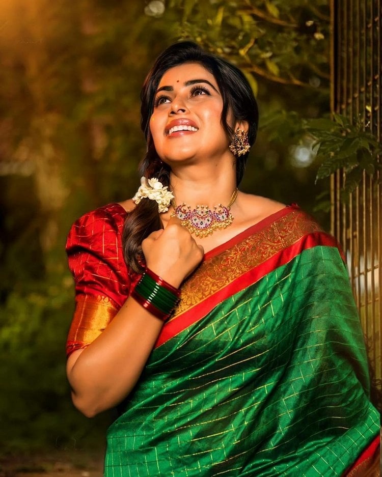 Poorna New Images In Green Saree