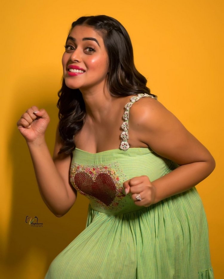 Poorna Photos In Dhee Show