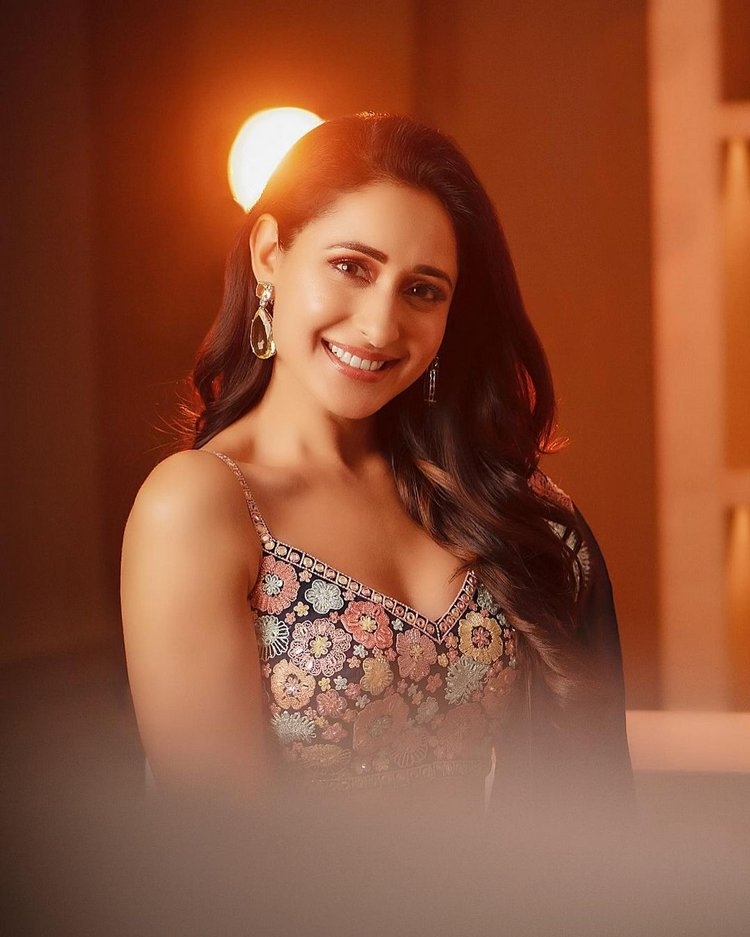 Pragya Jaiswal Amazing Images