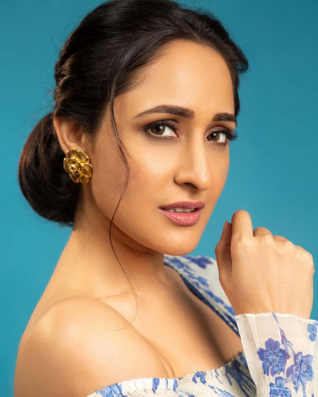 Pragya Jaiswal New Amazing Looks Photos