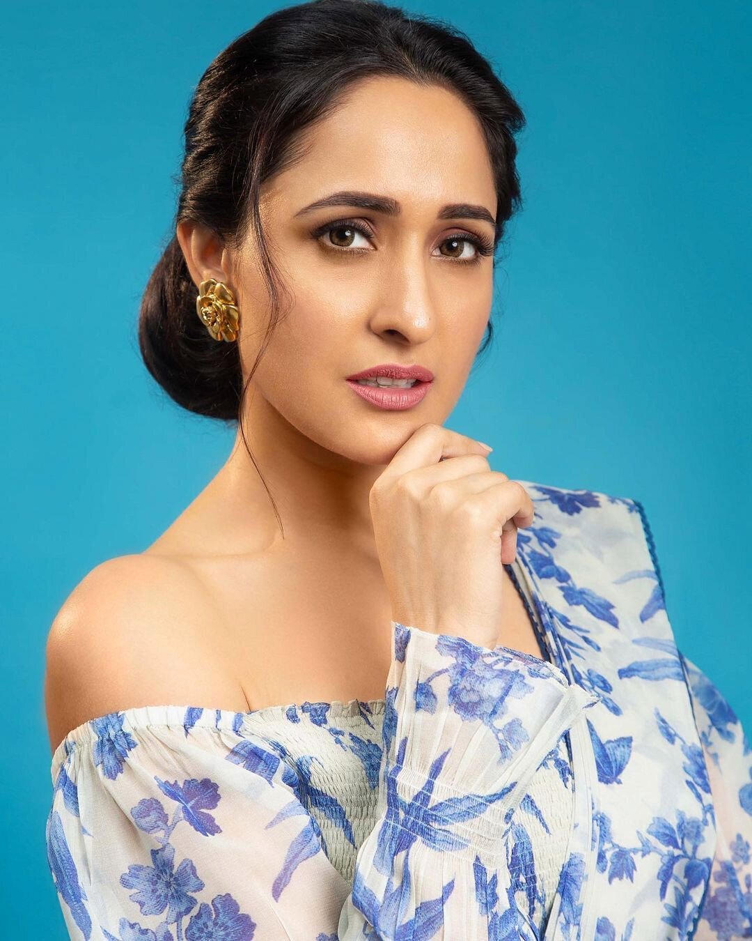 Pragya Jaiswal New Amazing Looks Photos