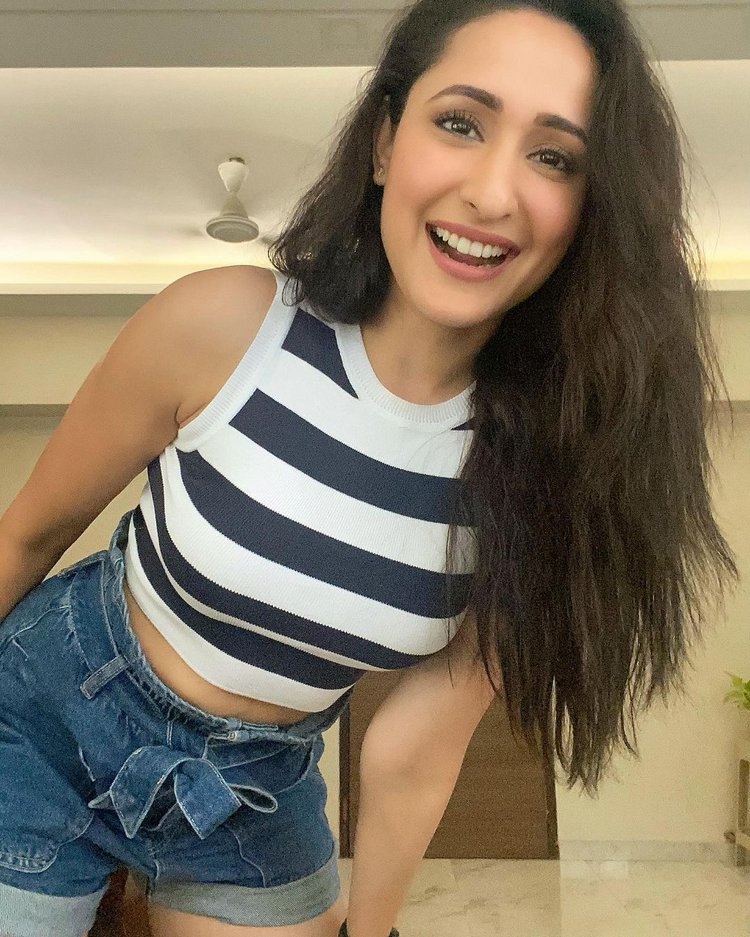 Pragya Jaiswal Pics Collection