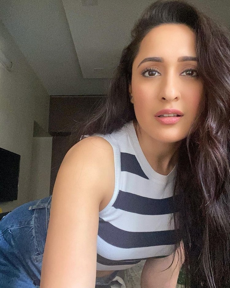 Pragya Jaiswal Pics Collection