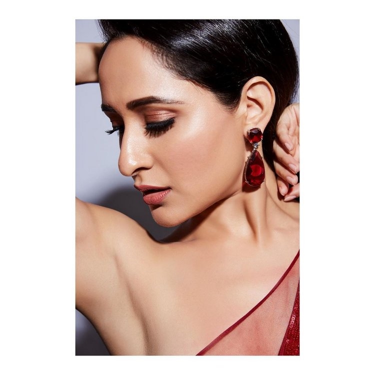 Pragya Jaiswal Stunning New Photos