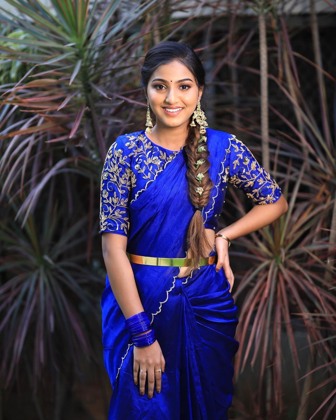 Pranavi Manukonda New Images In Blue Saree