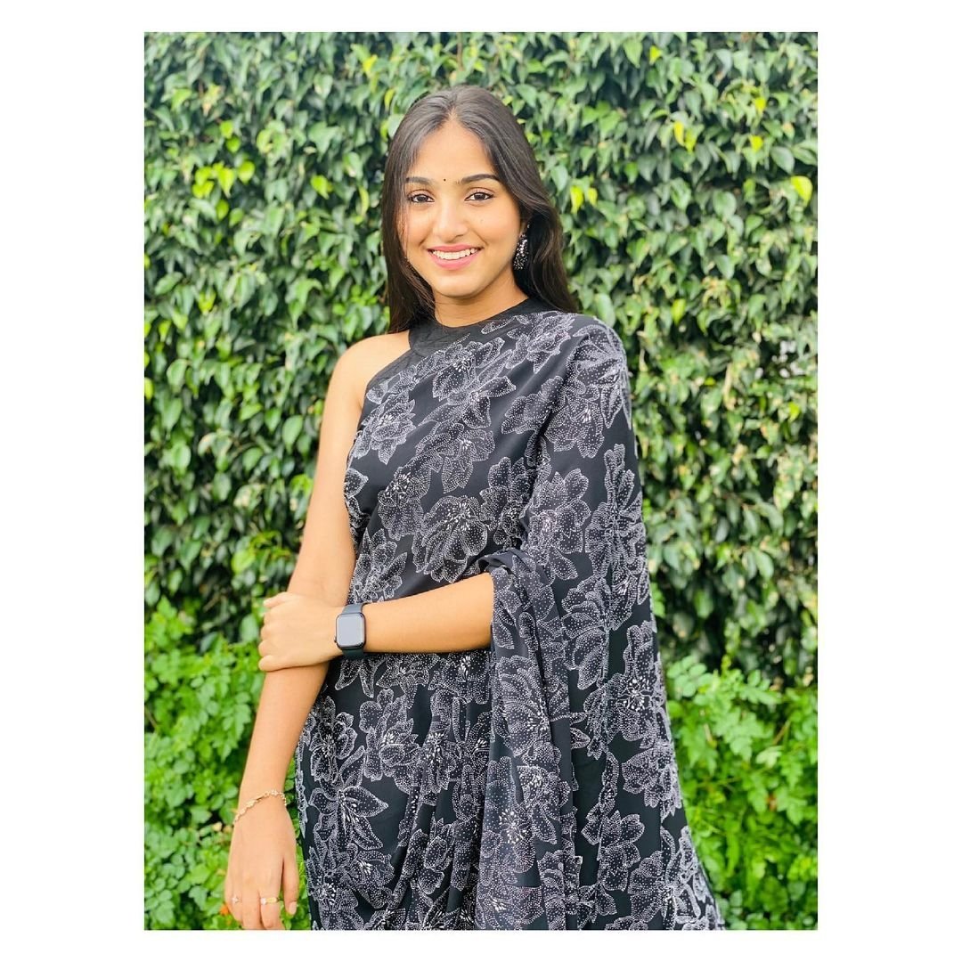 Pranavi manukonda super cool photos