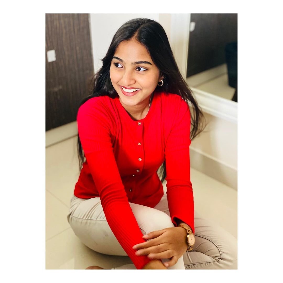 Pranavi manukonda super cool photos