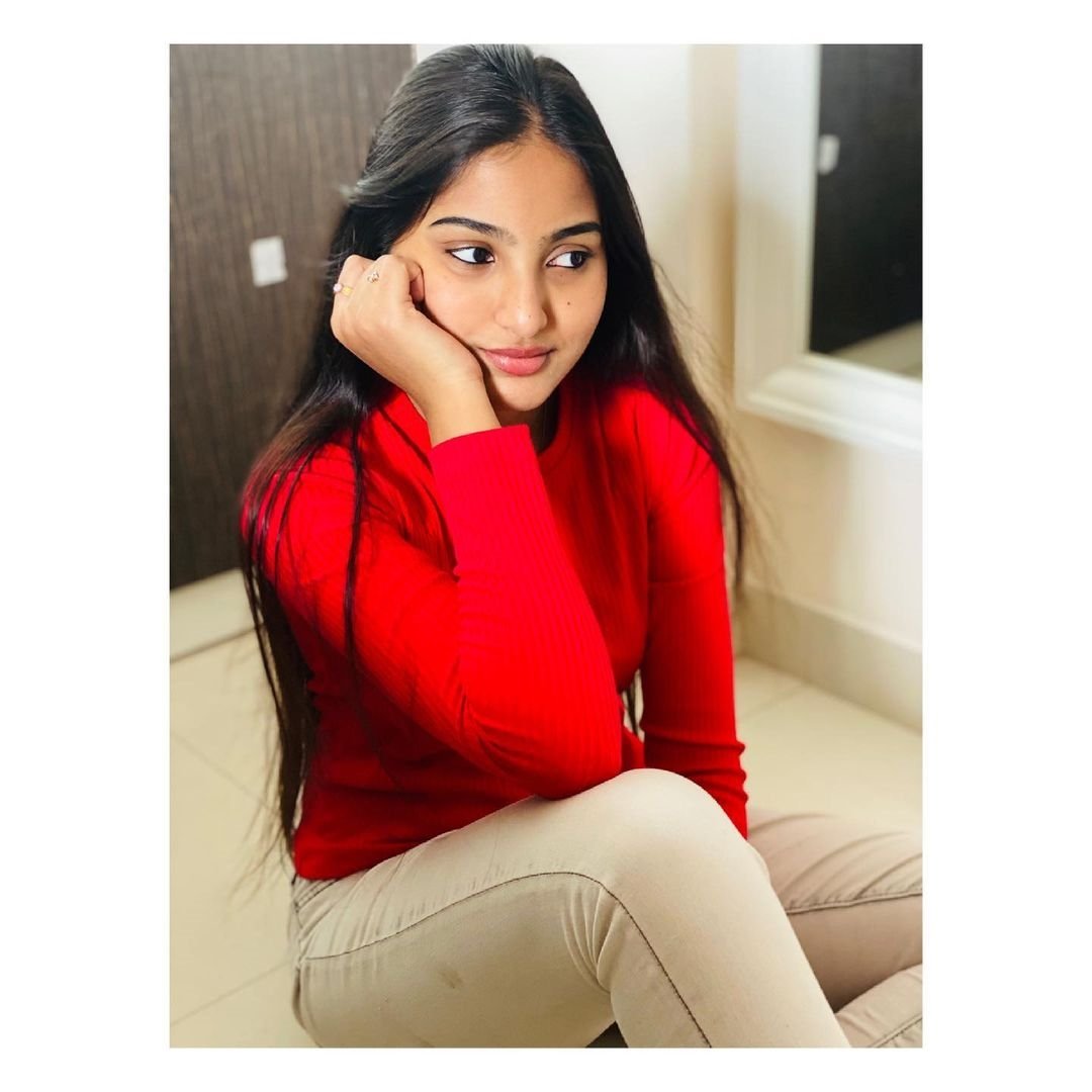 Pranavi manukonda super cool photos