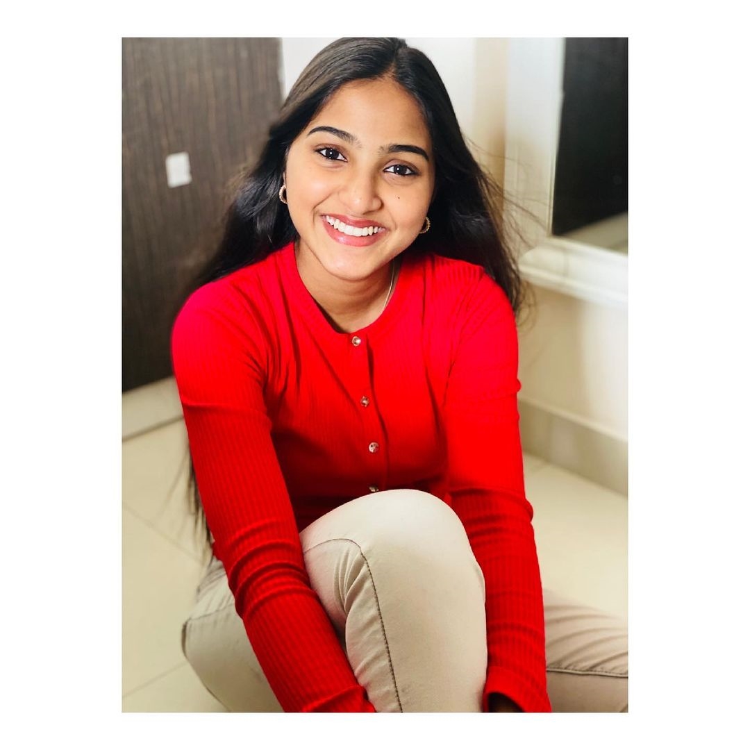 Pranavi manukonda super cool photos