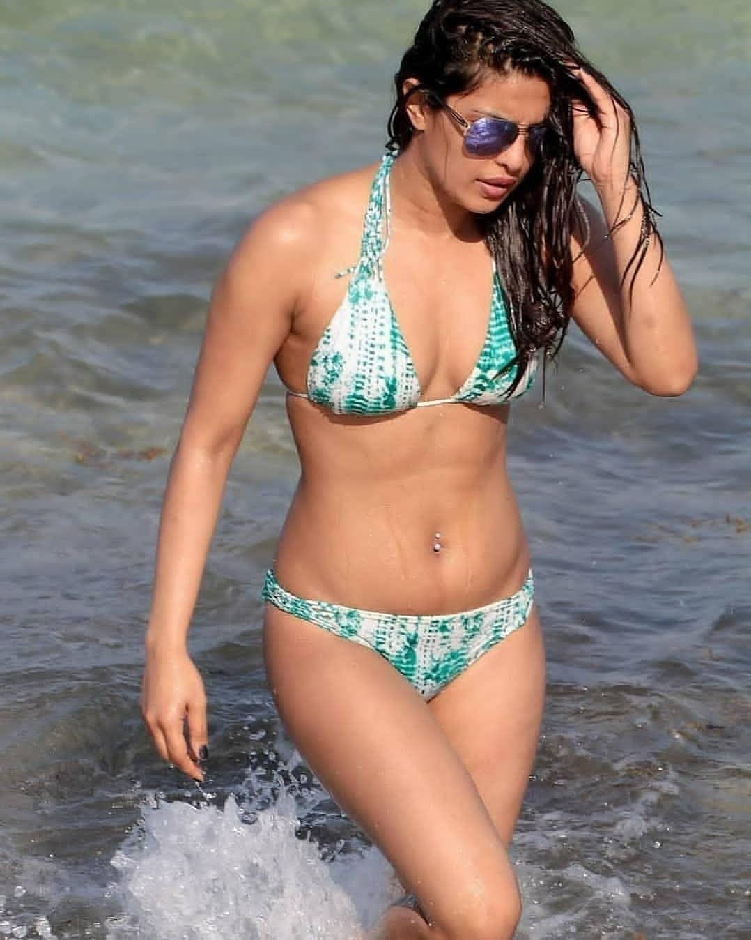Priyanka Chopra New Hot Clicks