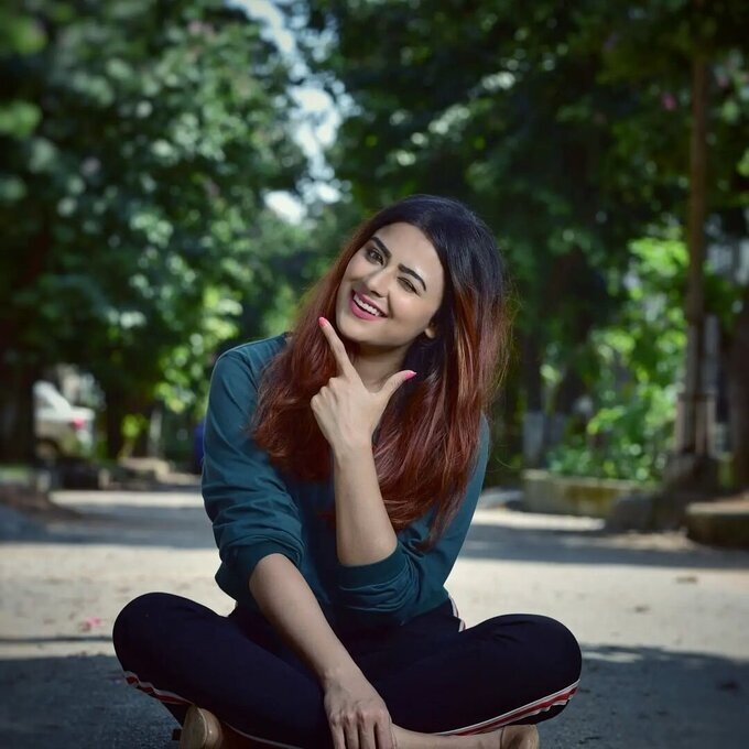 Priyanka Sharma New Images In Facebook