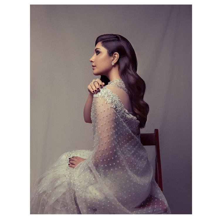 Raashi Khanna Amazing Photos