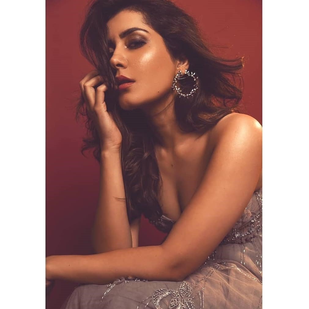 Raashi Khanna latest sexy photos