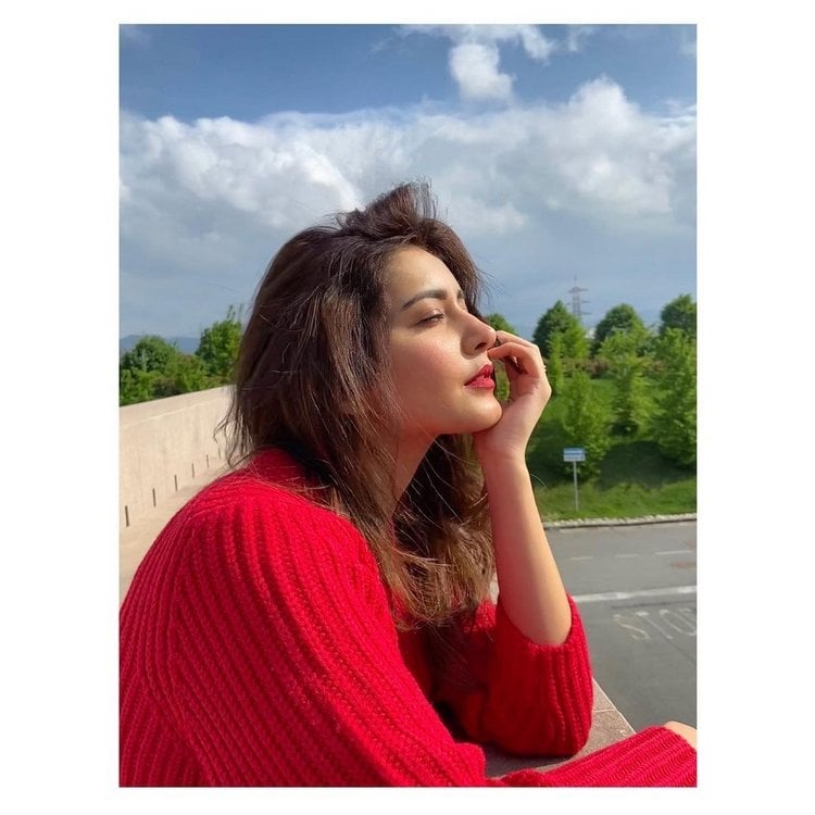 Raashi khanna glamoures photos