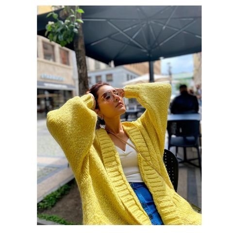 Raashi khanna glamoures photos