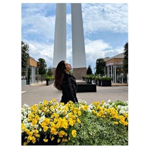 Raashi khanna glamoures photos