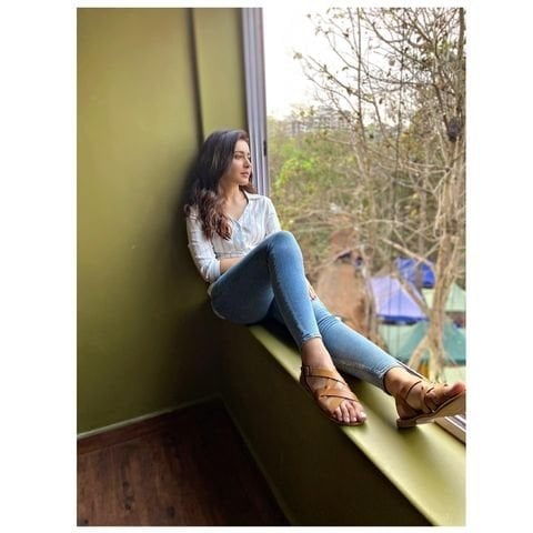 Raashi khanna glamoures photos