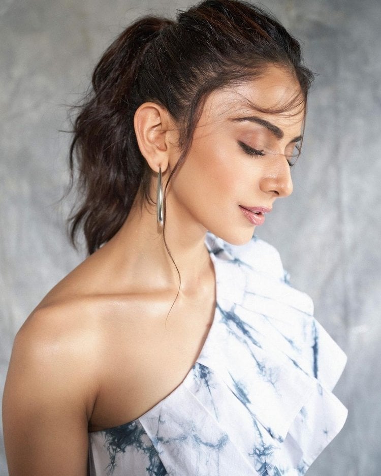 Rakul Preet Singh Pics With Good Looks