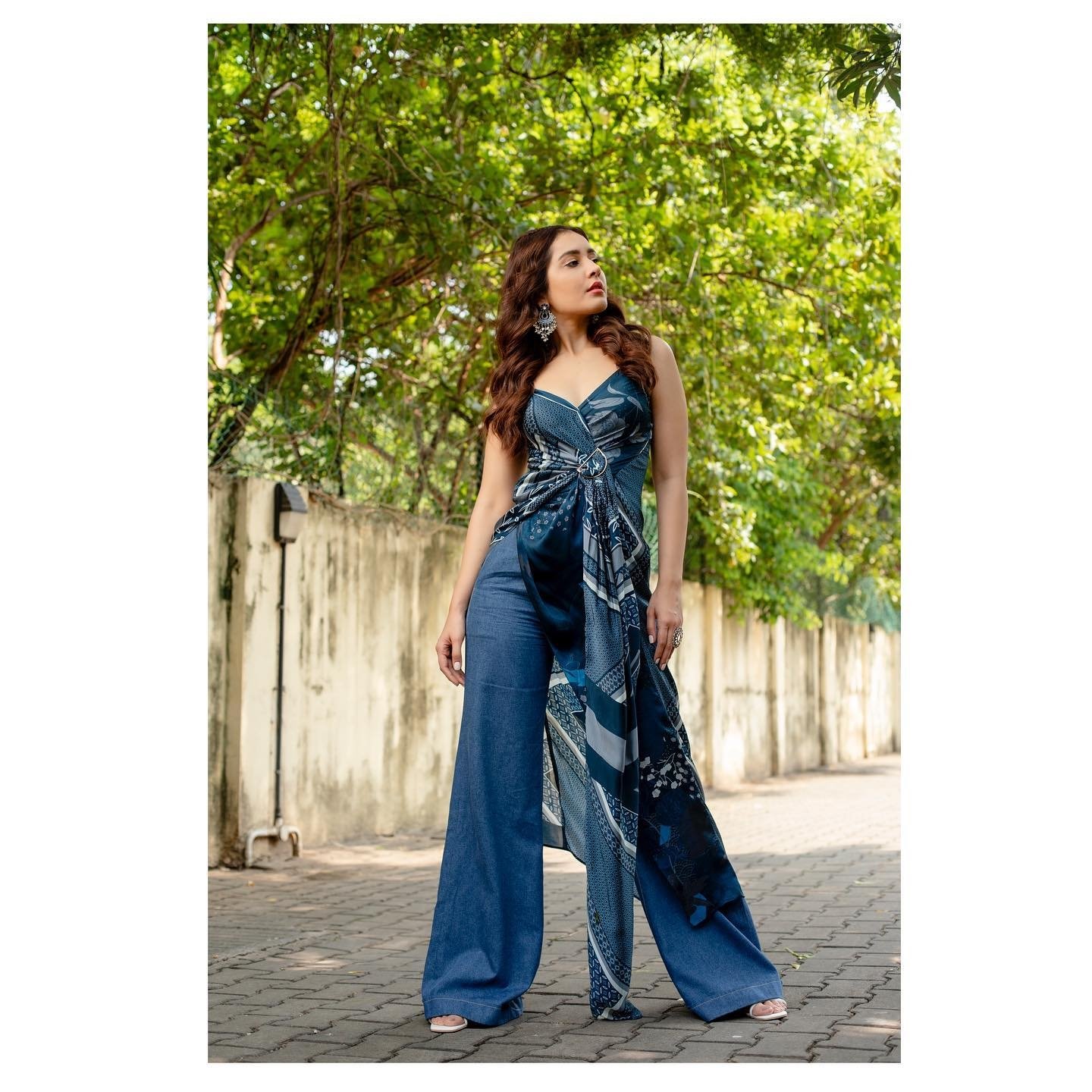 Rashi Khanna New Images In Stylish Look