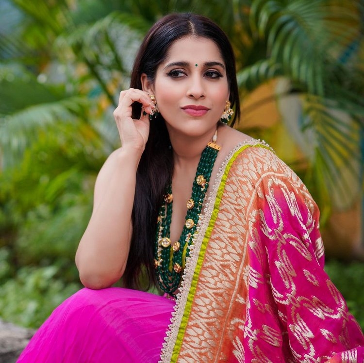 Rashmi Gautam New Images In Latest Episode