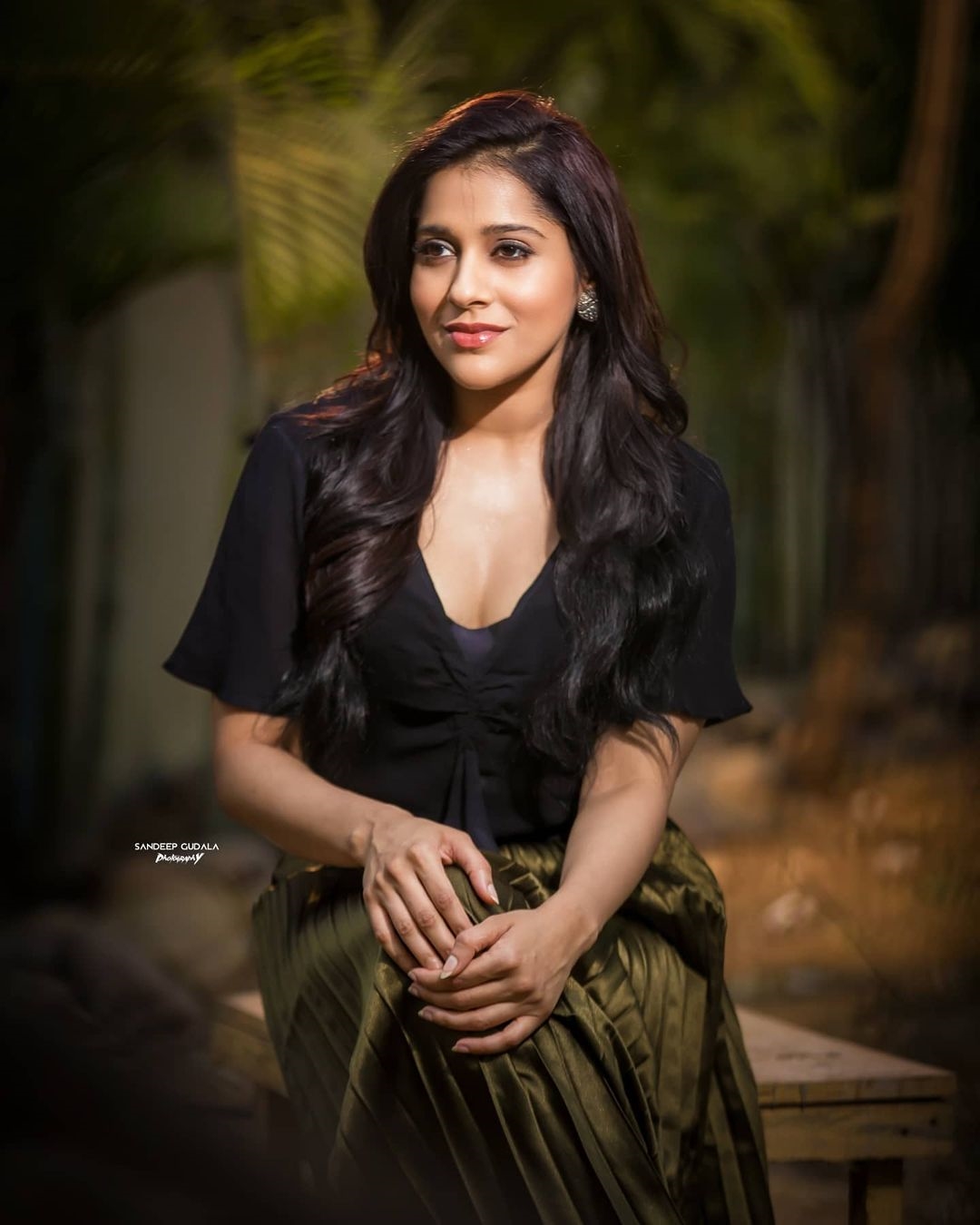 Rashmi Gautam New Photos In Stylish Look