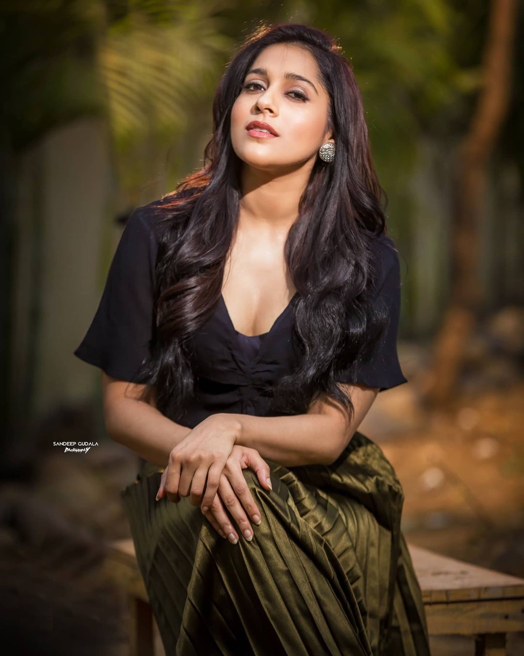 Rashmi Gautam New Photos In Stylish Look